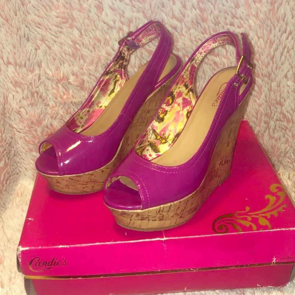 Candie's Cabray Fuschia Wedge Heels